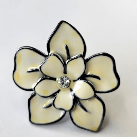 Statement Flower Stretch Ring, White Flower Enamel Adjustable Ring, Floral Ring - Picture 2 of 9